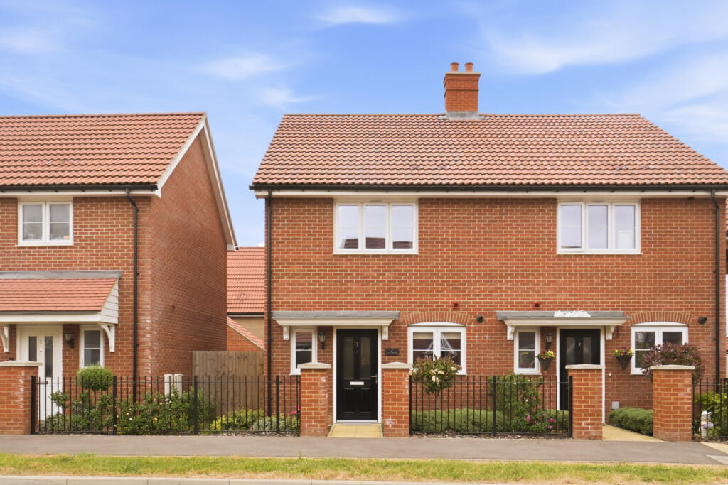 2-bed semi-detached on Beaumont Avenue, Bishop's Stortford, Hertfordshire, CM23, £192,500