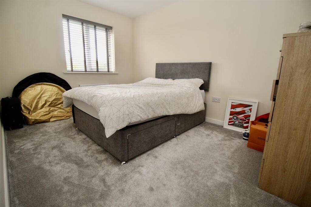 House in Solihull, Kingshurst - More