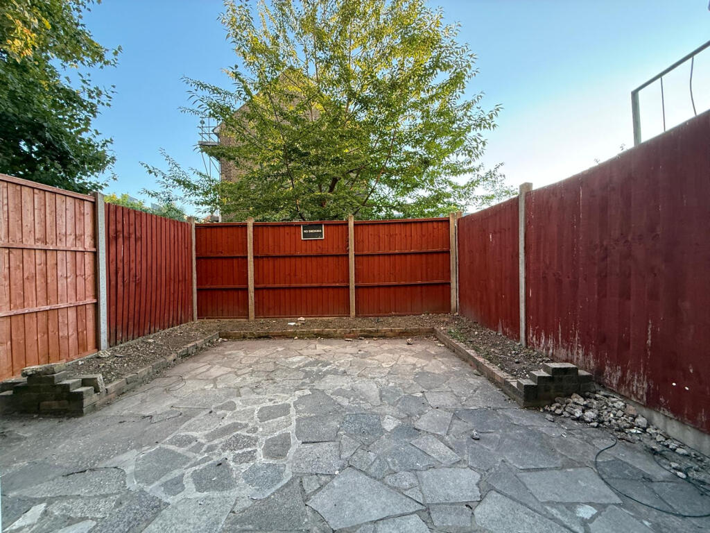 4 bedroom flat for rent