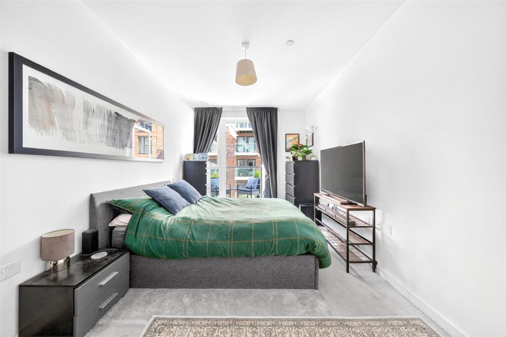 Apartment in London, Upton Gardens, Upton Park - View 3