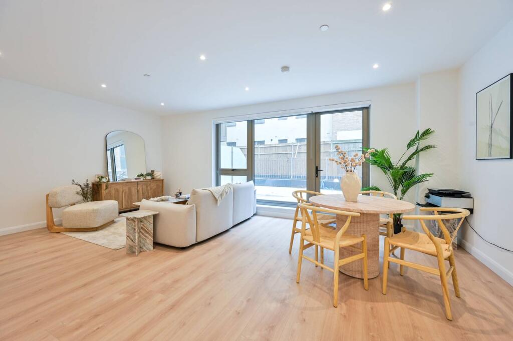 Main image of property: Solomons Passage, Peckham Rye, London, SE15