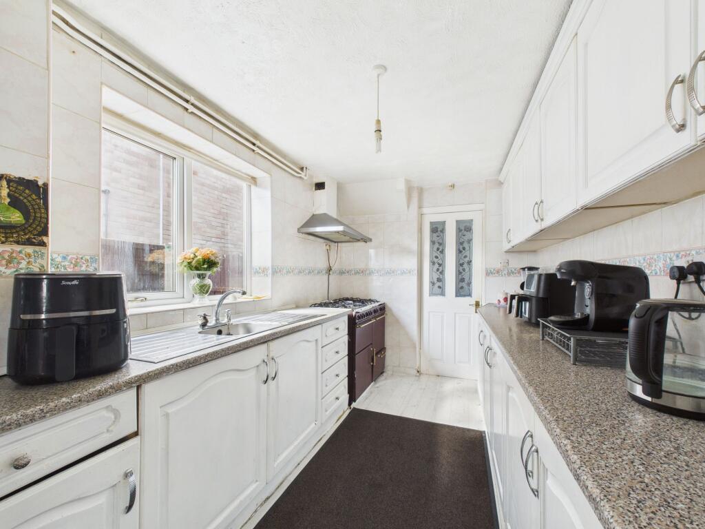 House in Gedling, Nottinghamshire - View 3