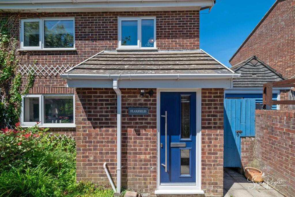House in Ryde, Havenstreet - More