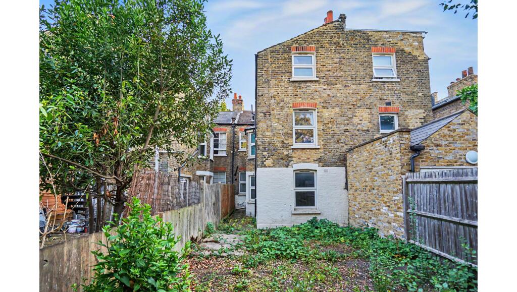 Apartment in London - More