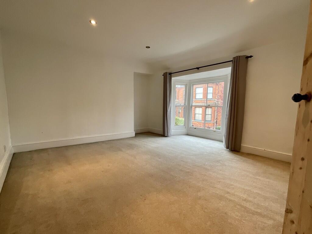 House in Lincoln - View 5