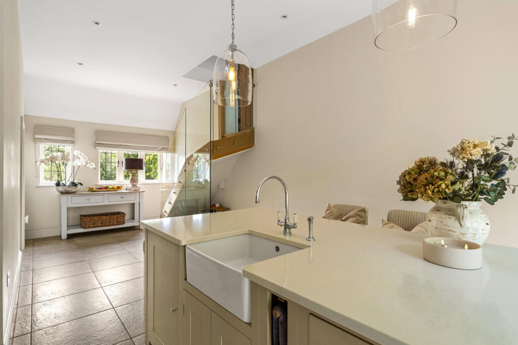 House in Reigate and Banstead, Surrey - View 4