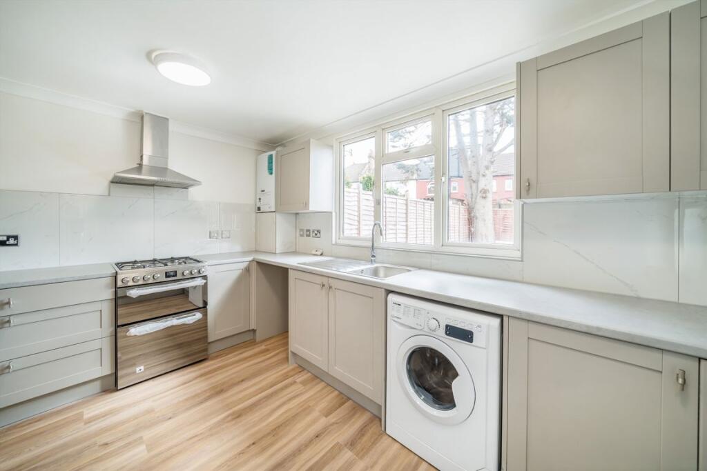 House in Croydon - View 4