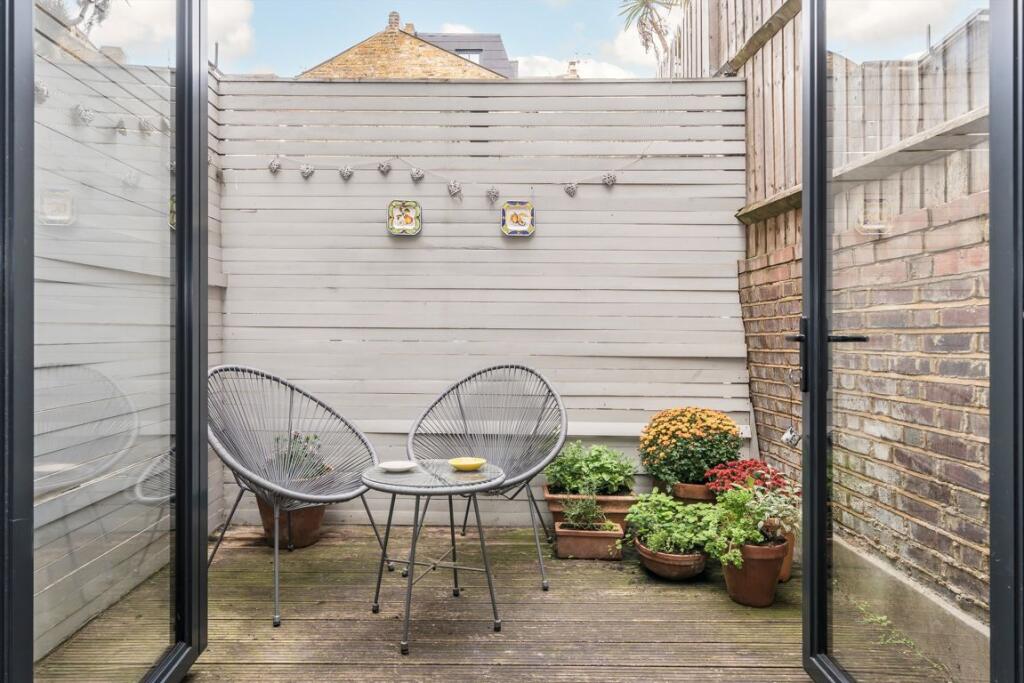 House in London - View 4