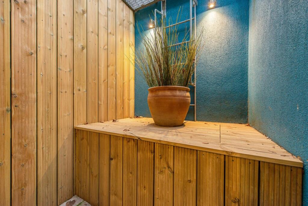 2 bedroom end of terrace house for rent