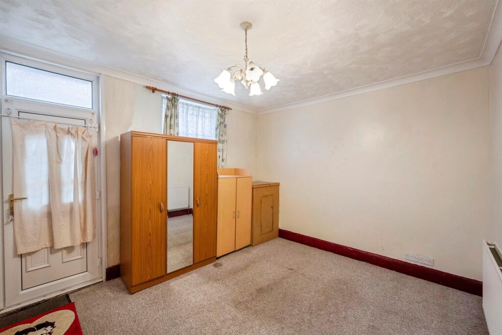 2-bed terraced on Mary Street, Scunthorpe, £100,000