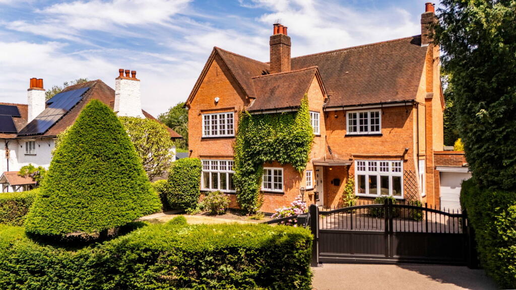 Streetly Lane, Four Oaks, B74 4TX