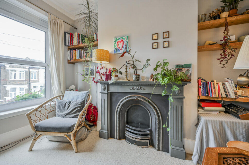 Apartment in London, Bowes Park, Palmers Green - View 3