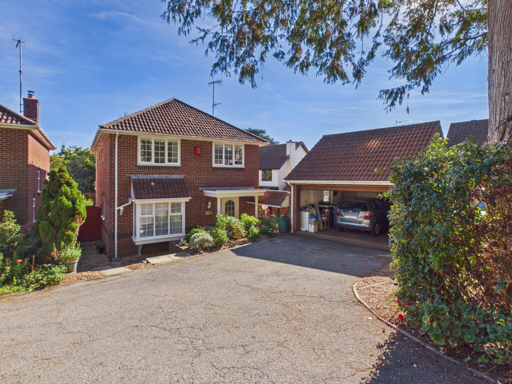 4-bed detached on Cecil Avenue, Preston, Paignton, £425,000