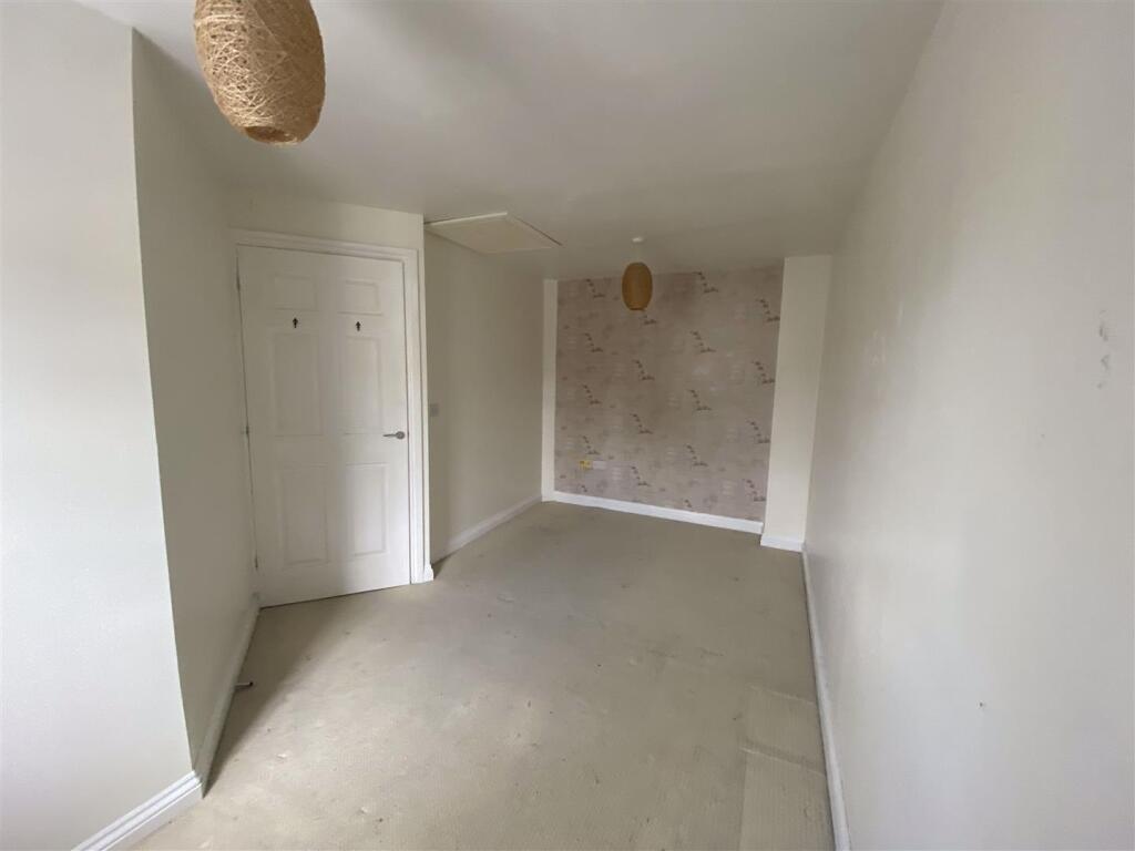 Apartment in Northampton - View 4