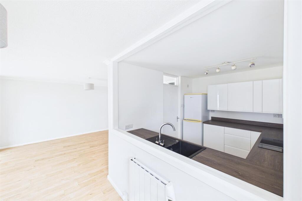 Apartment in Clevedon, West End - View 3