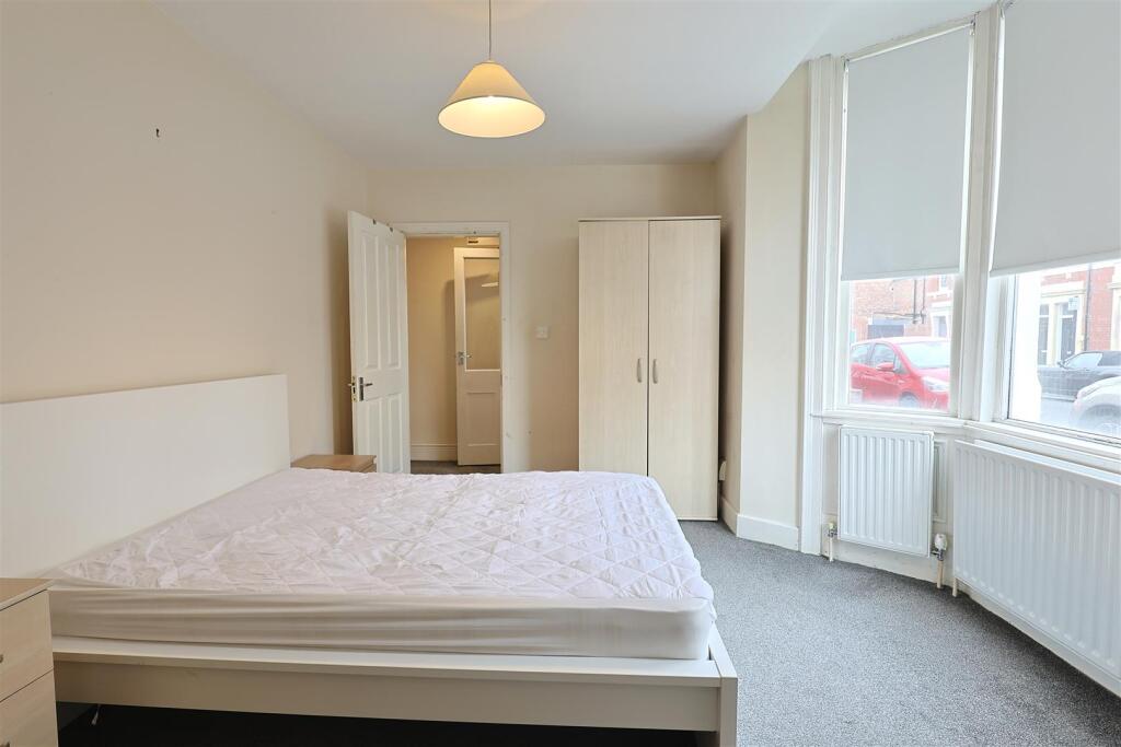 Apartment in Newcastle upon Tyne - View 4