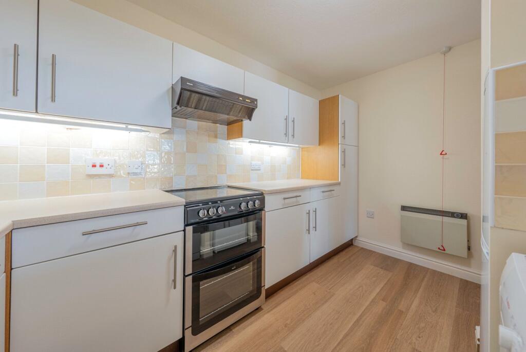 Binswood Avenue, Leamington Spa, Warwickshire, CV32 photo 2