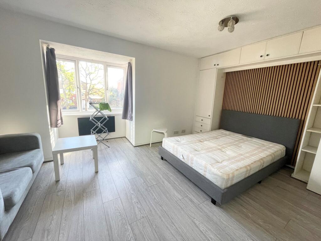 Main image of property: St. Pauls Rise, London, N13