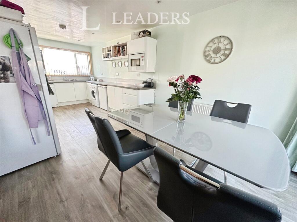 Main image of property: Curlew Gardens, Waterlooville, Hampshire