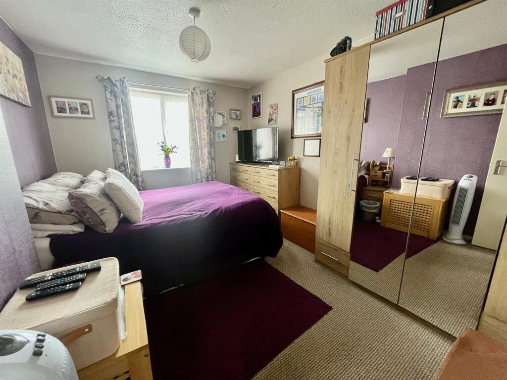 Prestatyn Close, Stevenage photo 4