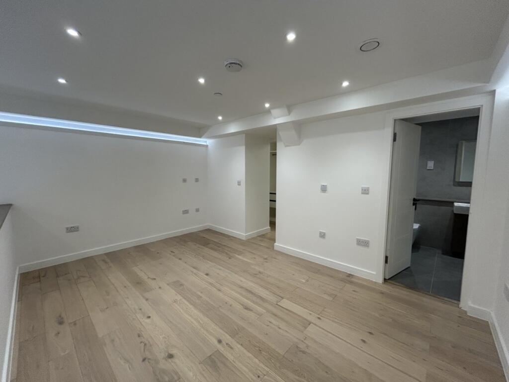 Apartment in Brighton - View 4
