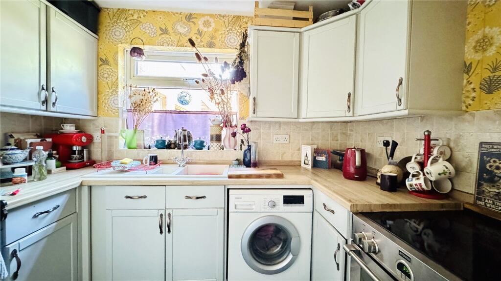Sprucedale Close, Swanley, Kent, BR8 - View 2