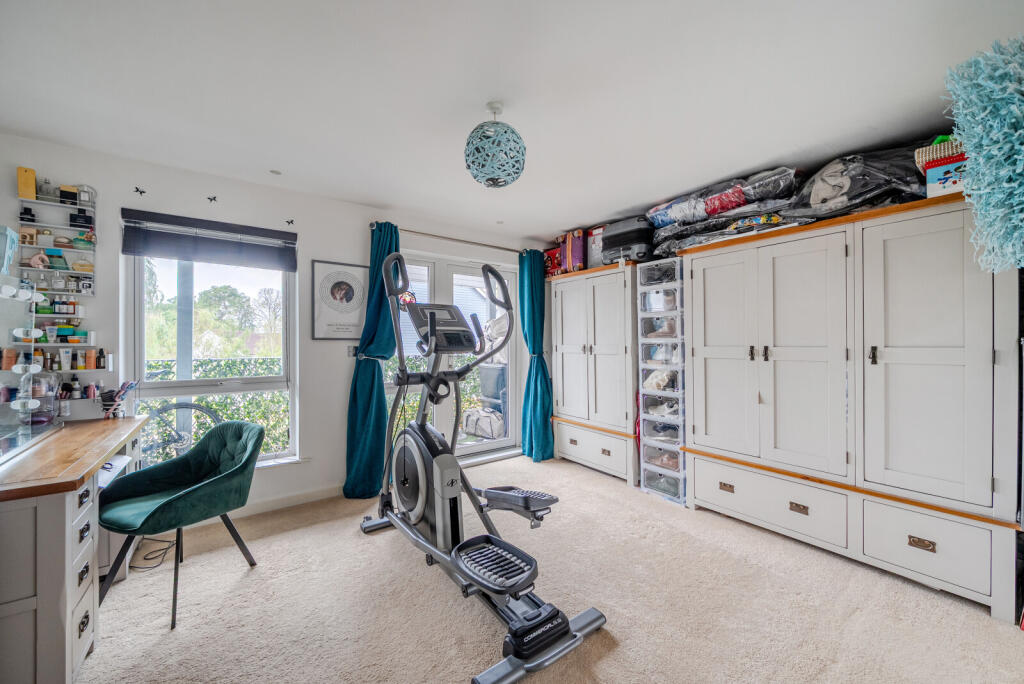 Apartment in Kingston upon Thames - More