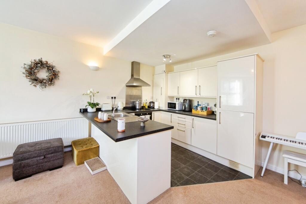 Apartment in Wirral, Liverpool City Region - View 5