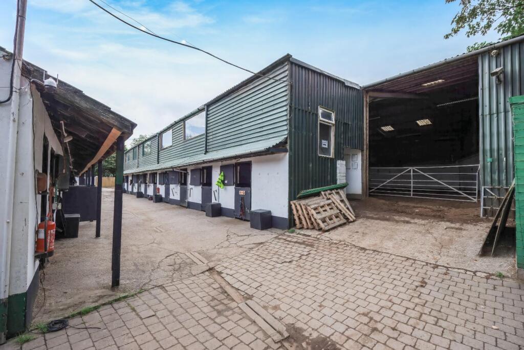 4 bed detached - Downside House, Cattery & Equestrian Facilities, Sully Road, Penarth, CF64 2TR image 3