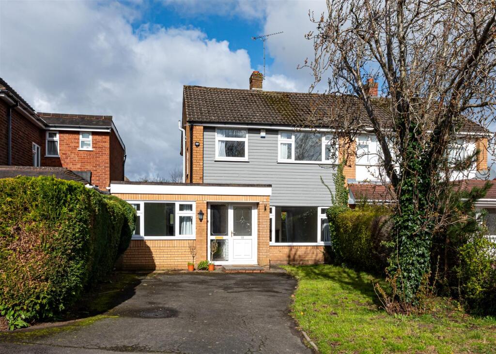 Main image of property: 33 York Gardens, Finchfield, Wolverhampton, WV3 9BY
