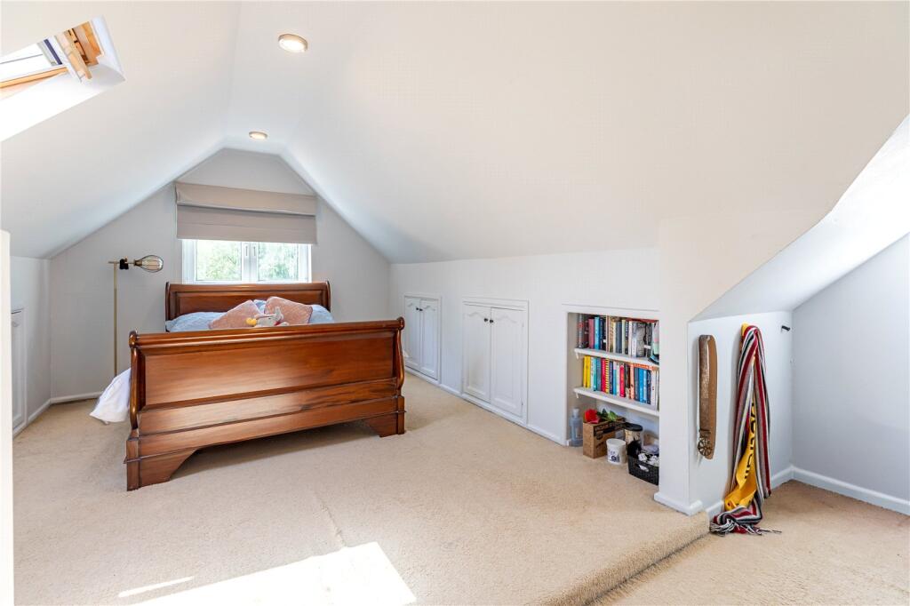 House in Swindon, Badbury - More