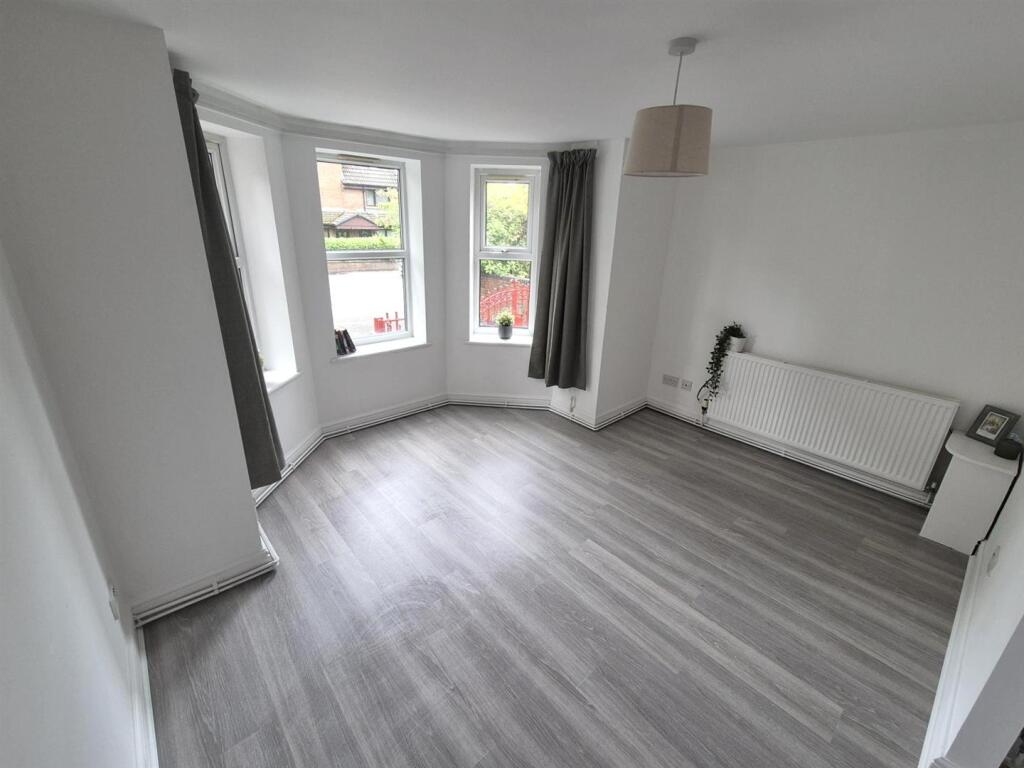 Apartment in Manchester, Whalley Range - View 4
