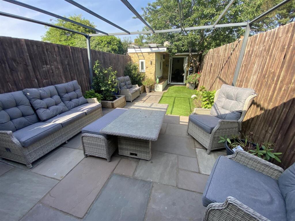 House in Dagenham - View 4