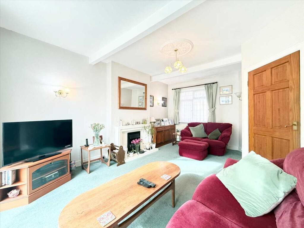 *MARINE ESTATE * Western Road, Leigh on Sea photo 4