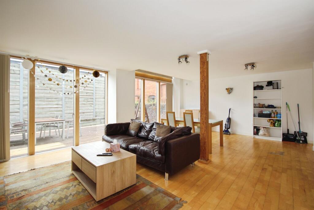 Apartment in Coventry, West Midlands - View 5