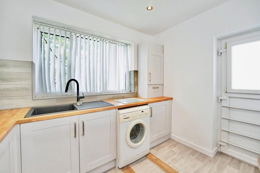 Poplar View, BRADFORD photo 5