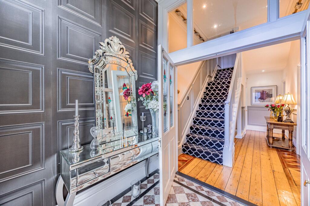 225 Mottram Road photo 3