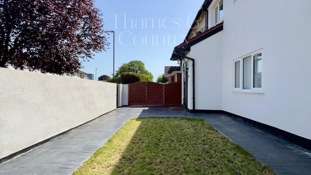 House in Slough - View 5