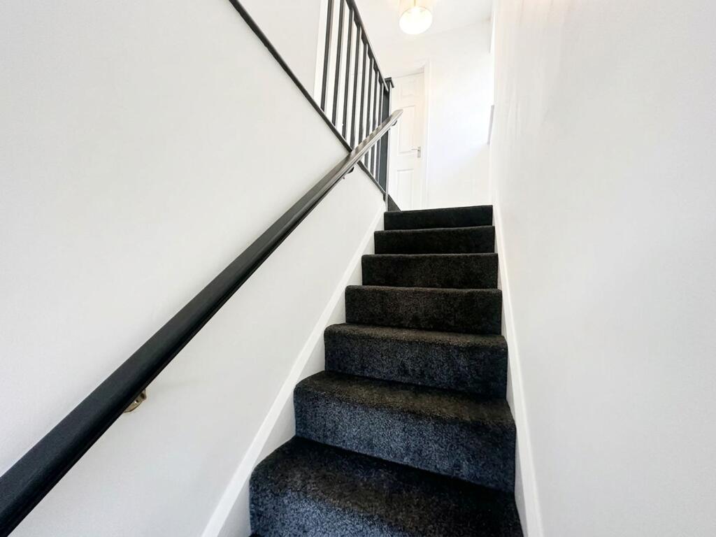 House in Huddersfield - View 4