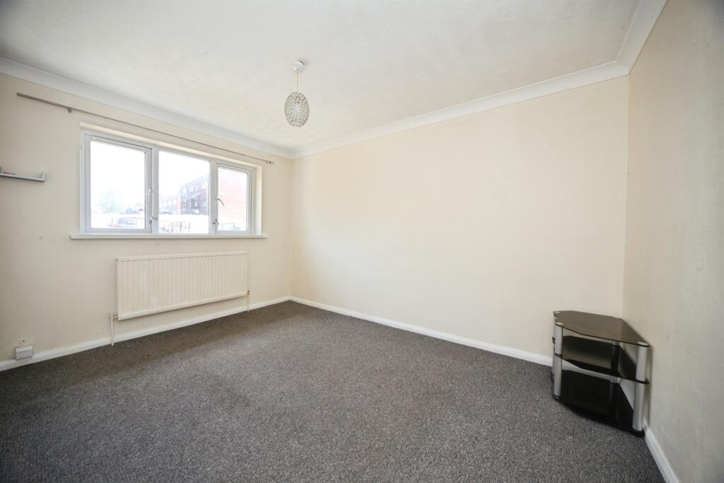 House in Luton - View 2