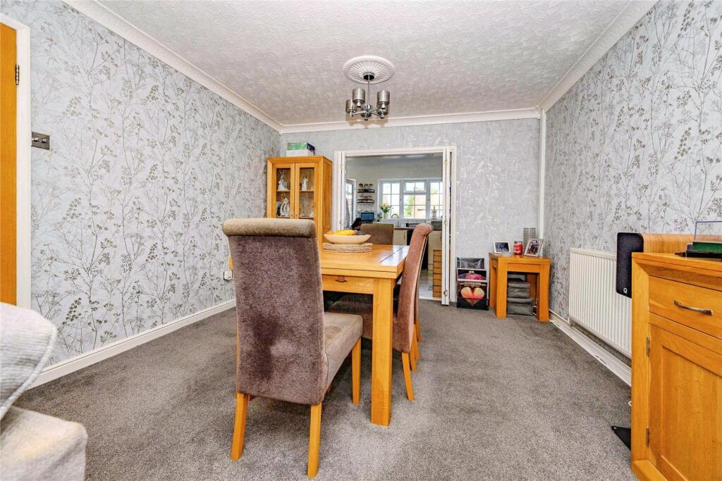 House in Dunstable, Central Bedfordshire - View 4