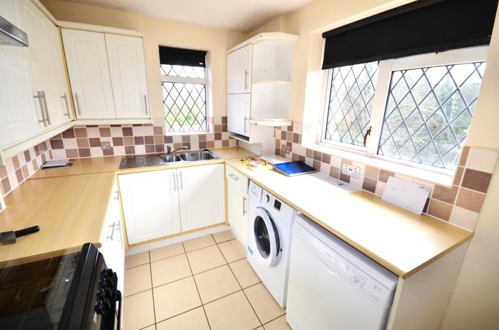 Ratcliffe Road, Farnborough, GU14 photo 4