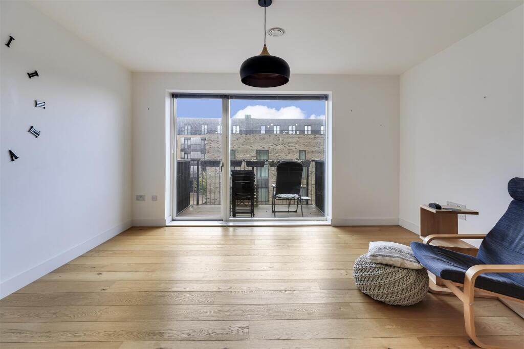 Apartment in Cambridge, Trumpington - More