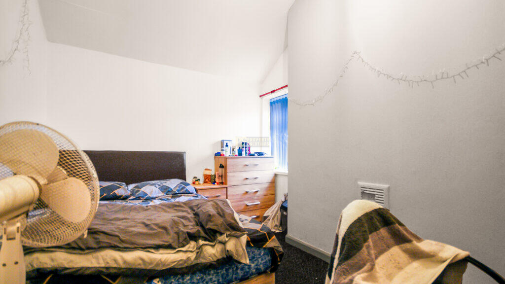 House in Birmingham, West Midlands - More