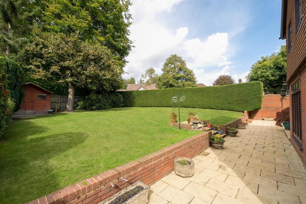 Grove Shaw, Kingswood photo 3