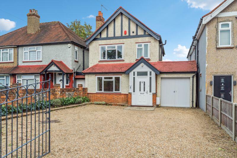 Main image of property: Farnham Road, Slough £2395pcm Detached House 3 Bedrooms 2 Bathrooms 