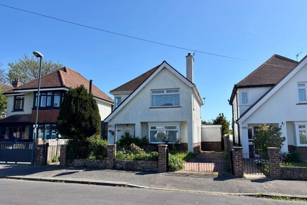 Main image of property: 12 Glenwood Avenue, Bognor Regis, West Sussex, PO22 8BT