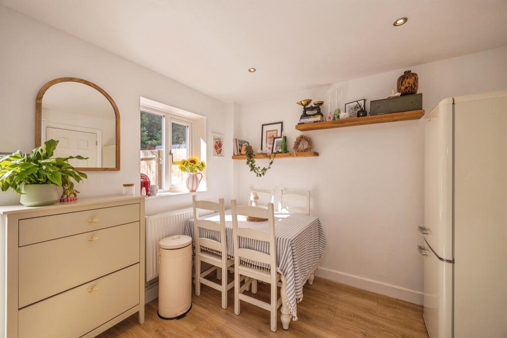 House in Havant, Hampshire - View 4