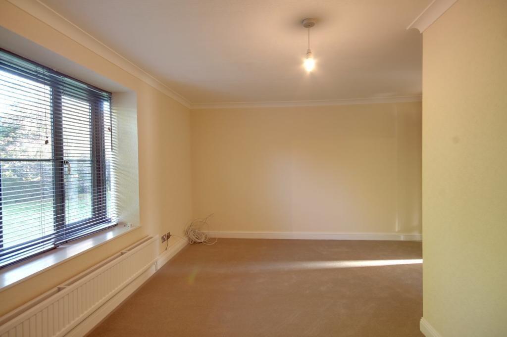 Maple Leaf Close, TN16 photo 4