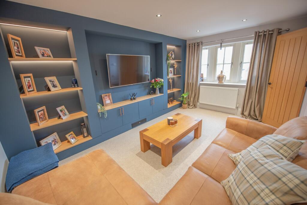2 Holly Fold, Eastburn  BD20 7SY photo 2